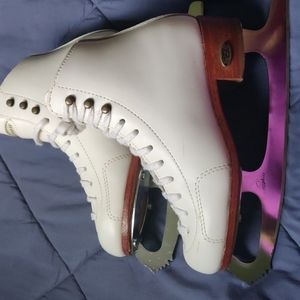 like new Riedell Sapphire blade figure skates